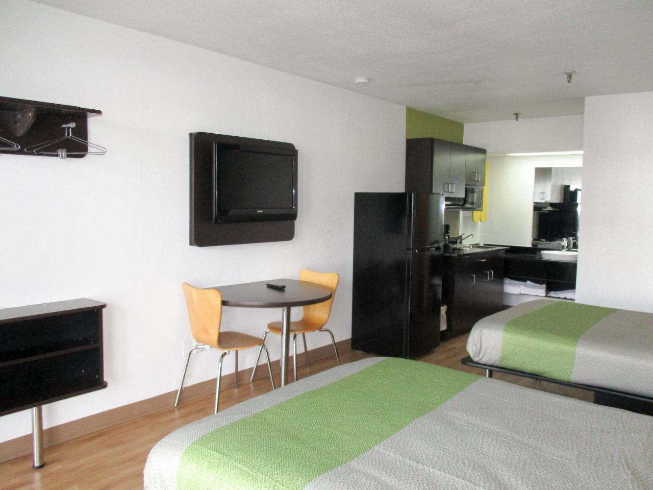 Studio 6-Alexandria, La Extérieur photo